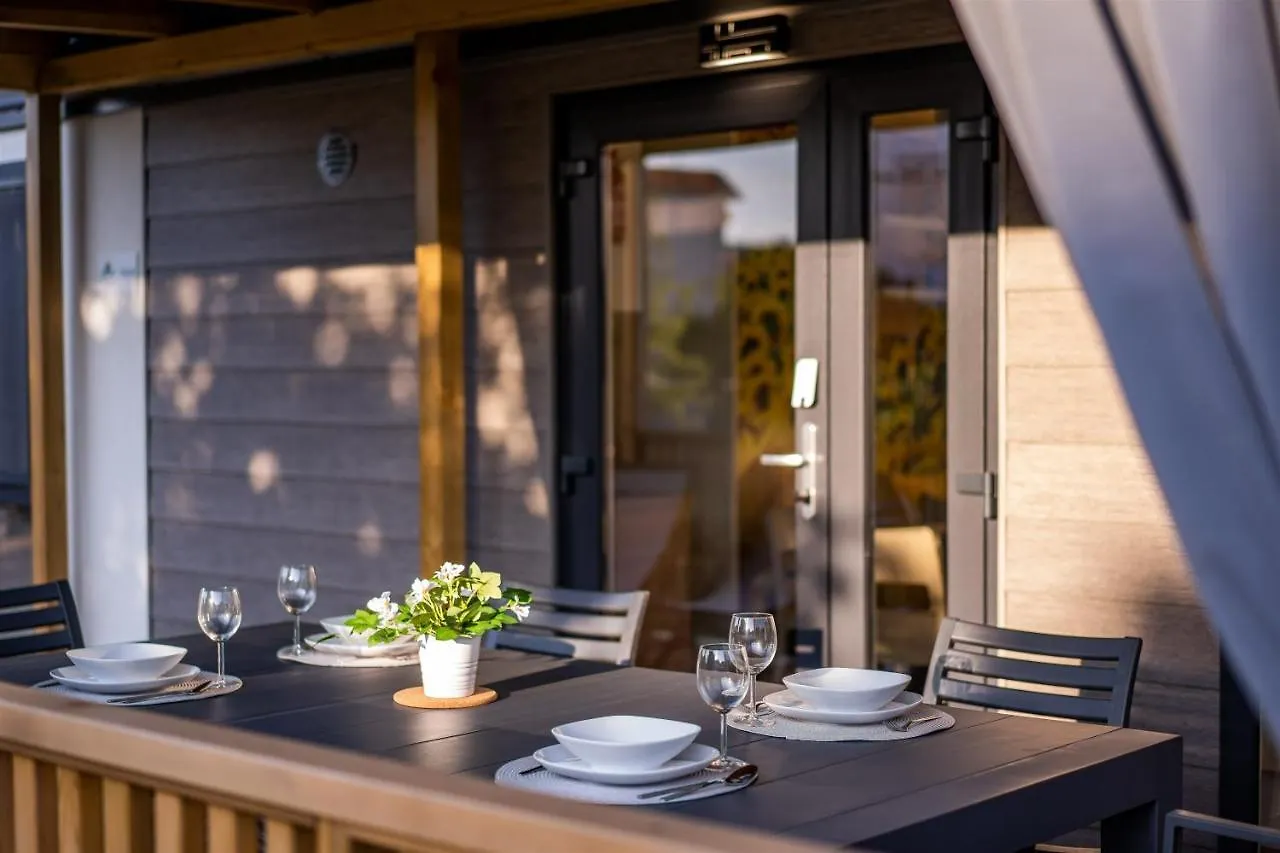 Aldeamento Turístico Giardino Sukosan - New Mobile Houses In Olive Garden, Ev Plug-In Station