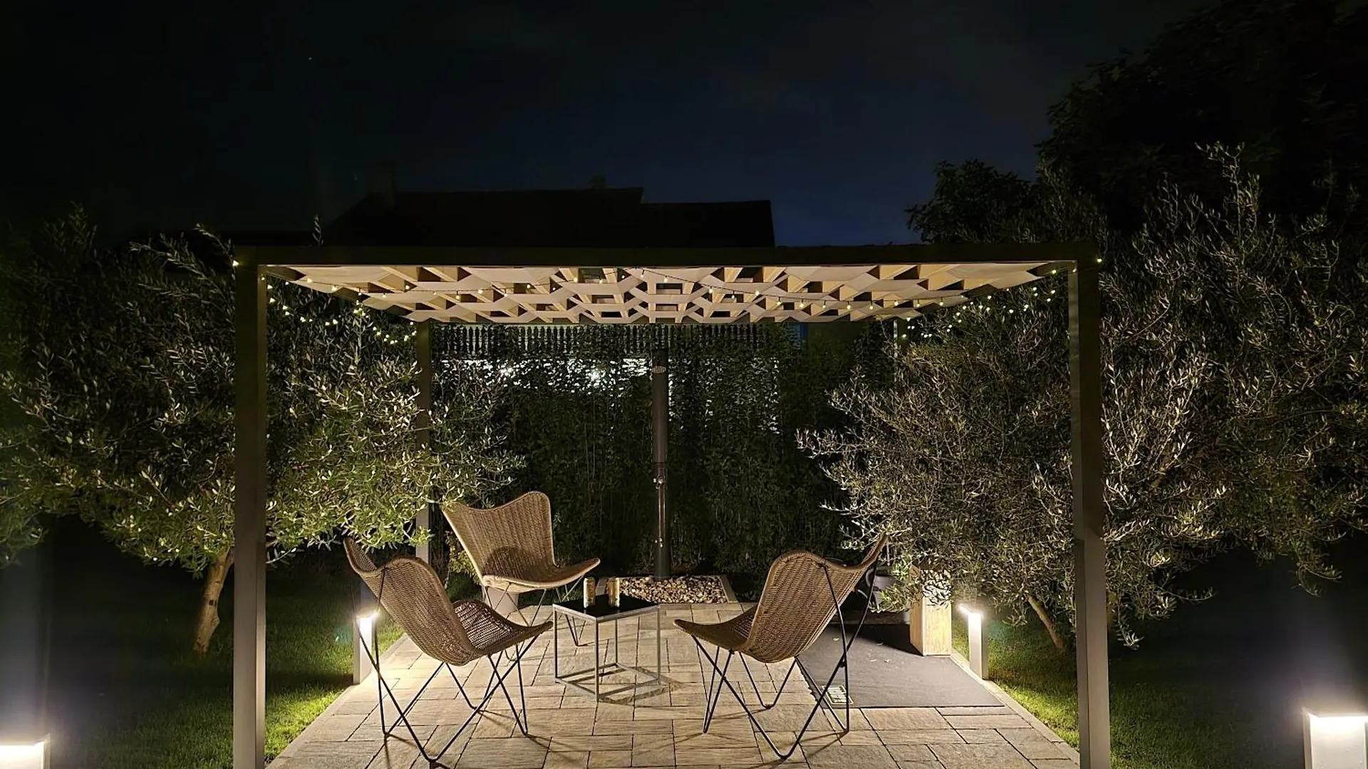 Aldeamento Turístico Giardino Sukosan - New Mobile Houses In Olive Garden, Ev Plug-In Station